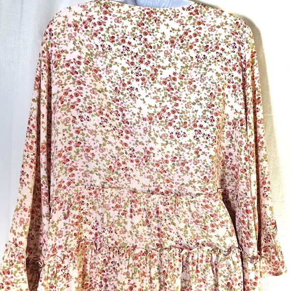 3/$20 Floral & Ivy PXL Tiered Floral Top - Picture 5 of 9
